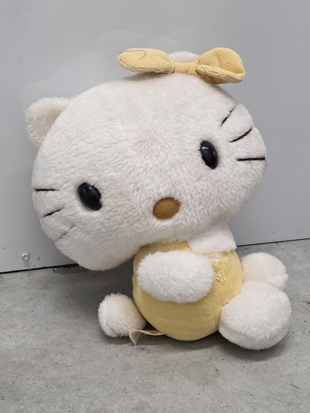 Vibtage HELLO Kitty PLUSH yellow